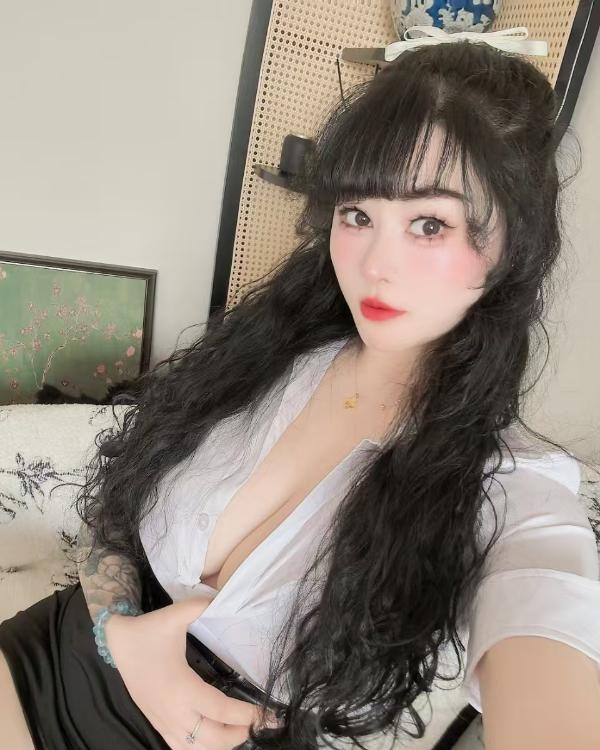 普陀花臂大奶