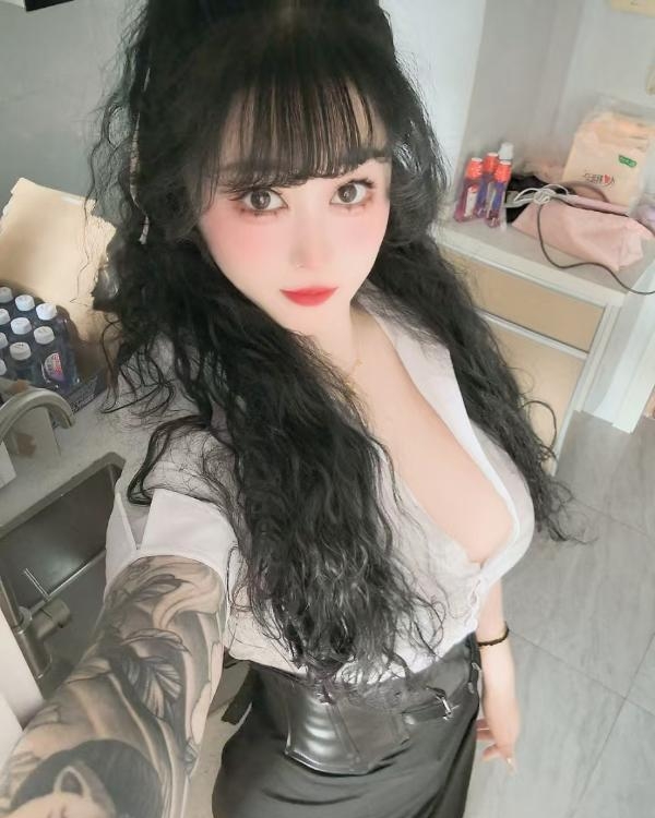 普陀花臂大奶